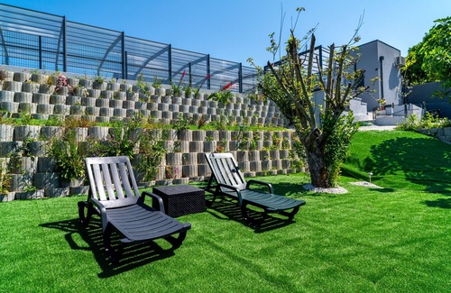 Lever House | Vacation villa in Porto/Lever with private indoor heated pool, SPA, air conditioning, and Wifi