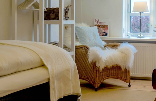 Bosbull House | Vacations in a cozy thatched house in North Friesland with meditation roomFamilies