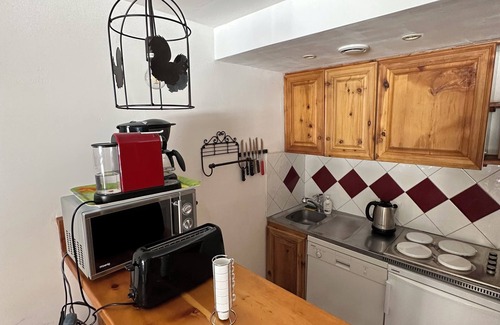 Val-d'Isere Apartment | Val d'Isere Full center : STUDIO-CABIN 31m2 WiFi & parking for 4 guests, max. 5