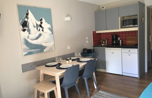 Val-Thorens Apartment | VAL THO, ski in, 5 people! PARKING available on request.