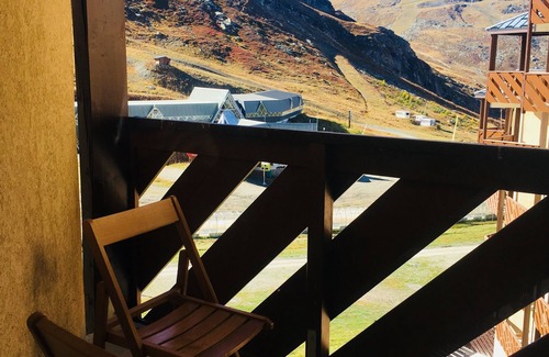 Val-Thorens Apartment | VAL THO, ski in, 5 people! PARKING available on request.