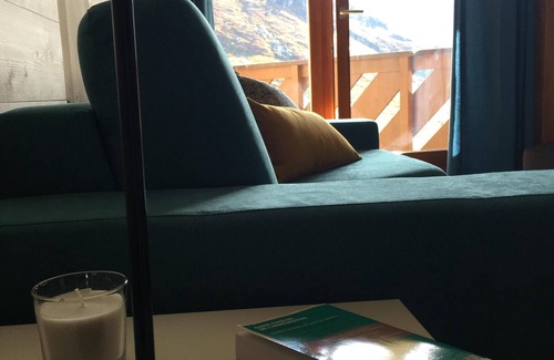 Val-Thorens Apartment | VAL THO, ski in, 5 people! PARKING available on request.