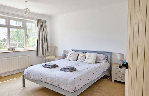 Emsworth House | Valetta Park - a family house that sleeps 6 guests in 3 bedrooms