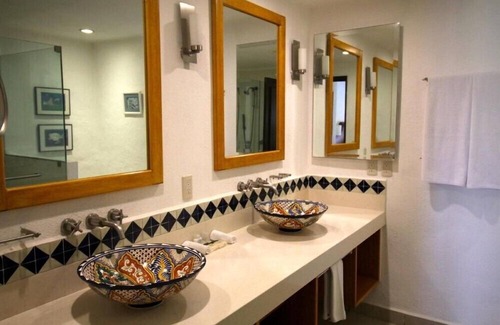 South Hotel Zone Hotel | Vallarta Classic 1BR Condo w Pool Ideal for Tropical Vacations