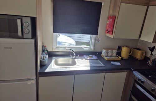 Hastings Apartment | Valley Retreat - 4 bedrooms with decking sleeps 10
