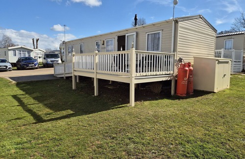 Hastings Apartment | Valley Retreat - 4 bedrooms with decking sleeps 10