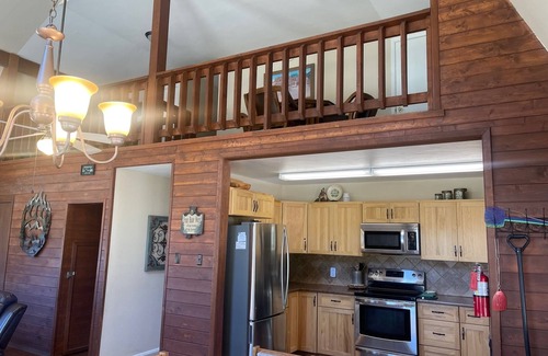 Red River Cabin | Valley View in the Upper Valley