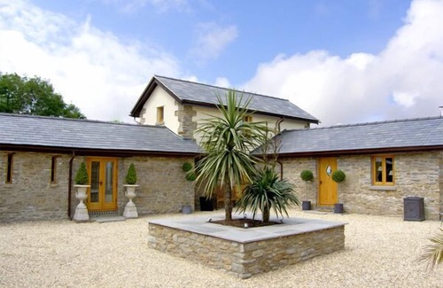 Ross-on-Wye Cottage | VALLEY VIEW, luxury holiday cottage, with open fire in Howle Hill