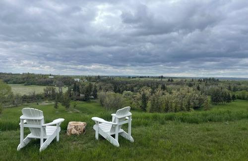 Moose Jaw House | Valley View & Sauna Retreat