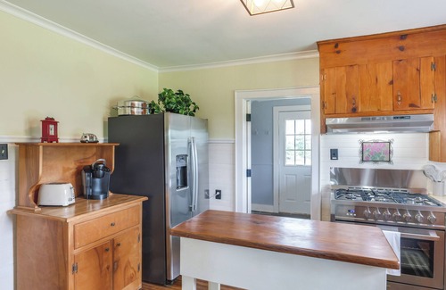 Rutherford County Other | Valley Views, BBQ grill, work friendly space