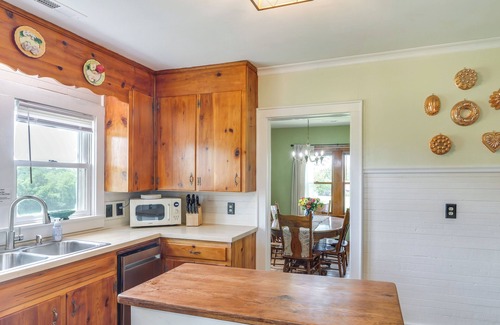 Rutherford County Other | Valley Views, BBQ grill, work friendly space