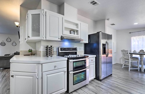 Valrico House | Valrico Retreat w/Fire Pit ~ 18 Mi to Tampa!