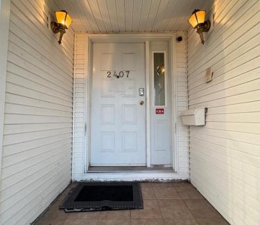 Fraserview House | Vancouver Business & Family Stay - Downtown 15 Min, Free Parking & Fast Wifi