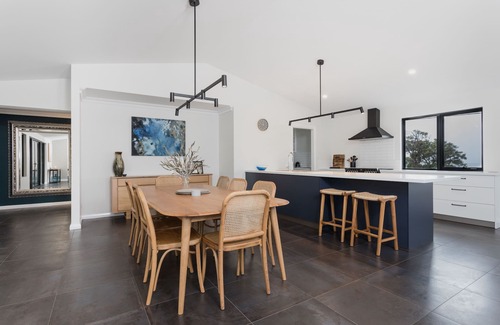 Albany House | Vancouver's End by the BnB Collection