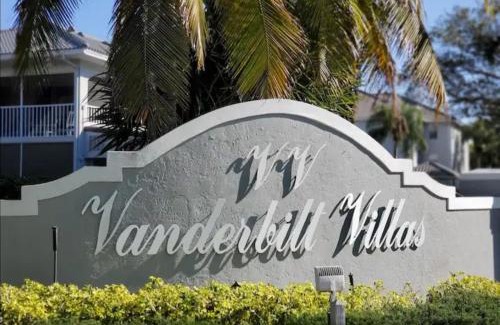 Vanderbilt Beach Apartment | Vanderbilt Villas Naples Condo,Walk to Beach