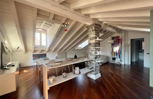 Como City Centre Apartment | Vanessa's Art Rooftop