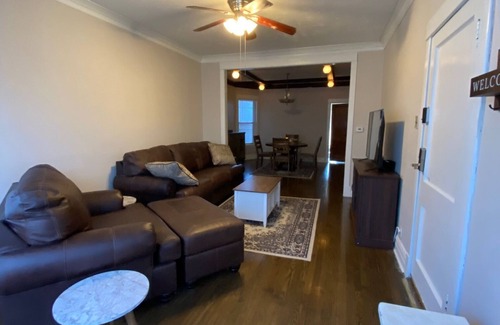 Belmont Cragin Apartment | Vantage appartement 9' ceiling, just renovated