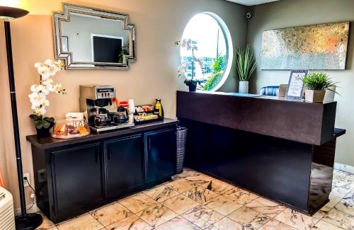 Woodland Hills Hotel | Vantage Point Inn - Woodland Hills