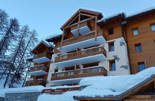 Les Claux Apartment | VARS PISTES les Claux 5 people T2 Albane * swimming pool underground parking