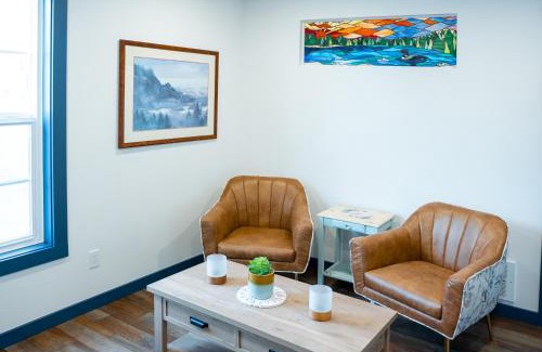 Palmer Hotel | Vasanoja Suite 102, Hyland Hotel