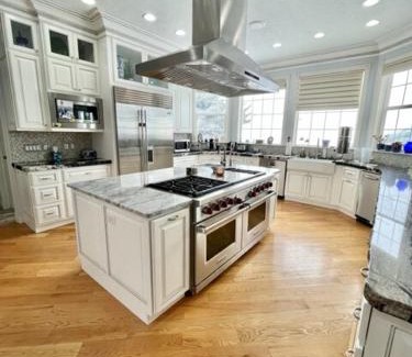 Inkom House | Vast Family Home- VIEWS pool table private