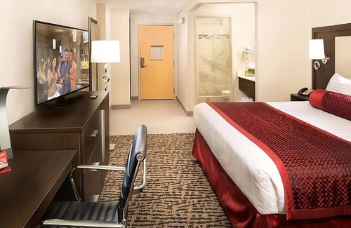 Gateway District Hotel | Vegas Adventure! With Casino, Pool, Close to World Market Center!