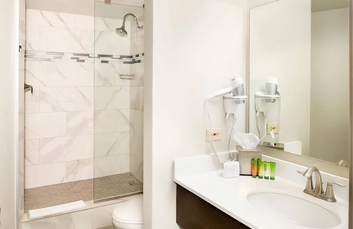 Gateway District Hotel | Vegas Adventure! With Casino, Pool, Close to World Market Center!