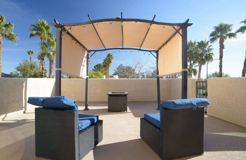 Canyon Gate House | Vegas Oasis 15 min strip - Spacious 4 BR 3.5BA Sleeps 14