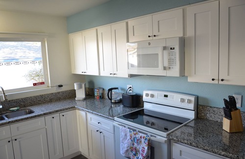 Paradise House | Vegas Oasis 4BR Pool + Patio Near Strip & Airport