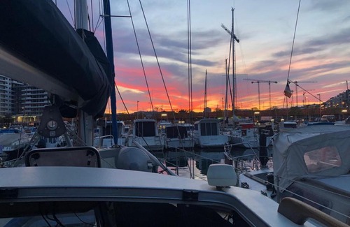 La Vila Olimpica del Poblenou Boat Rental | Velero con opción de salida