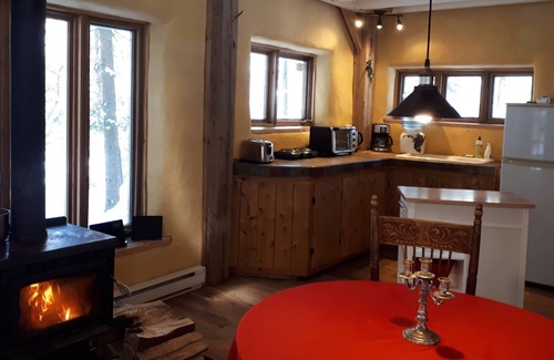 Orford Ski Chalet | Venez Vous Reposer Dans Notre Charmant Écogîte Situé en Pleine Forêt