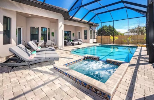 South Venice House | Venice 3 bedroom contemporary home with pool/spa and close to beautiful beaches