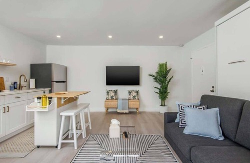 Marina Peninsula Apartment | Venice Beach & Nightlife Bliss: Oceanview Studio