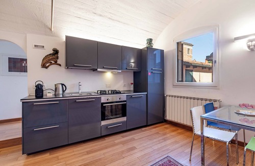 Dorsoduro Apartment | Venice Guggenheim Apt by Wonderful Italy