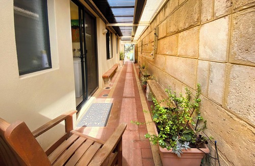 Wannanup Apartment | Venice on the beach