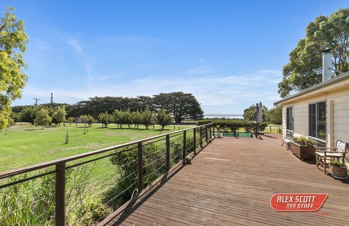 Ventnor House | VENTNOR FARM 2-6 GUESTS PETS WELCOME