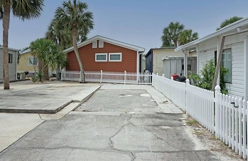 Lower Grand Lagoon RV Rental | Venture Out RV Lot Accommodates up to 38FT