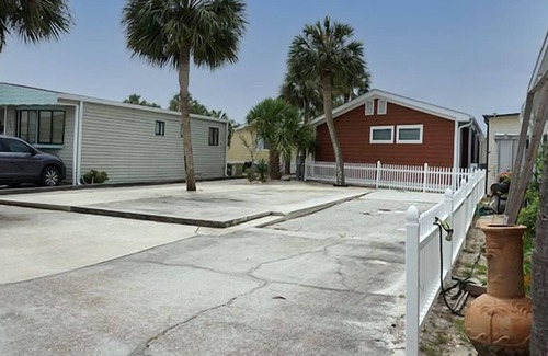 Lower Grand Lagoon RV Rental | Venture Out RV Lot Accommodates up to 38FT