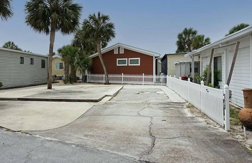 Lower Grand Lagoon RV Rental | Venture Out RV Lot Accommodates up to 38FT