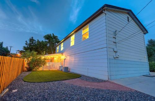 Colorado Springs Apartment | Vermijo Flat Walk to Downtown Shops & Dining