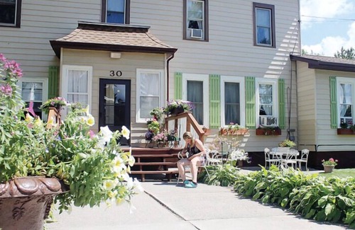 Soudan Bed & Breakfast | Vermilion Park Inn, LL Bear's Den (lower level)