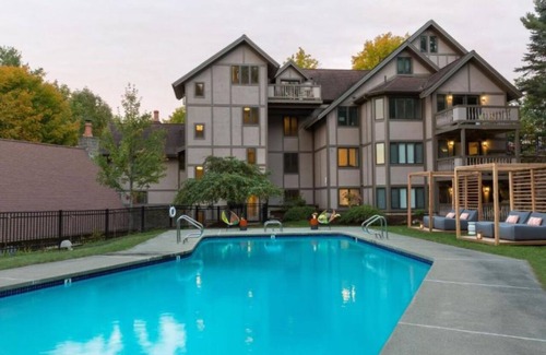Stowe Area Hotel | Vermont Escape at Field Guide Lodge – Steps to Main Street & Nature