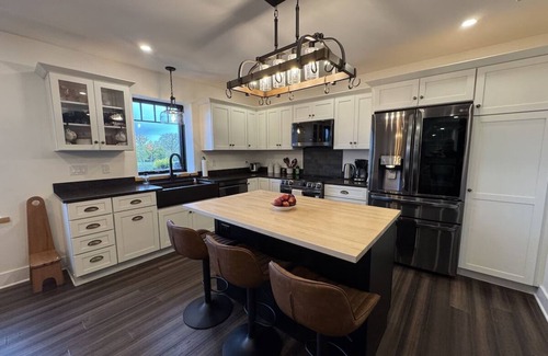 New Haven Apartment | Vermont Modern Farmhouse + 46 acres + spectacular