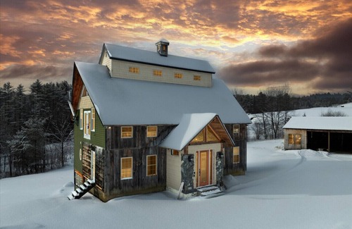 Brookfield House | Vermont Retreat: 3BR with Mountain Views & Trails