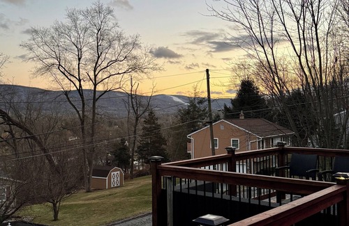Vernon Valley House | Vernon Cozy 2BD Pet-Friendly Mountain Creek