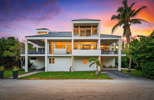 Vero Beach House | Vero Beachfront Retreat/Ocean Views Fireplace