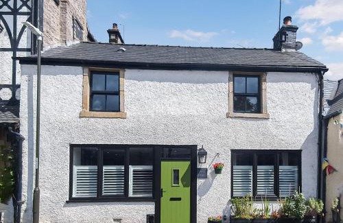 Tideswell House | Verona House