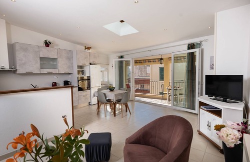 Antibes City Centre Apartment | Very beautiful 3-room terrace, in the heart of the old town, beach and port at 250 m