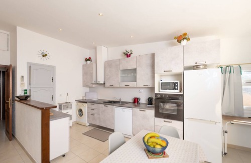 Antibes City Centre Apartment | Very beautiful 3-room terrace, in the heart of the old town, beach and port at 250 m