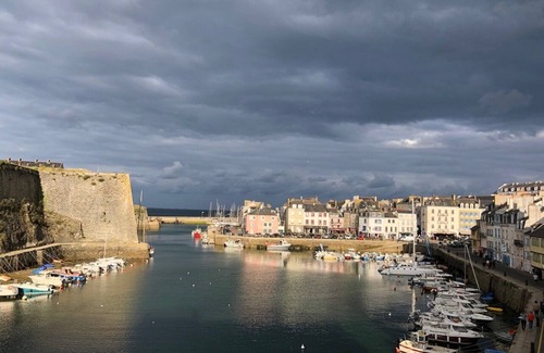 Le Palais Apartment | Very bright and quiet apartment overlooking a small shopping square